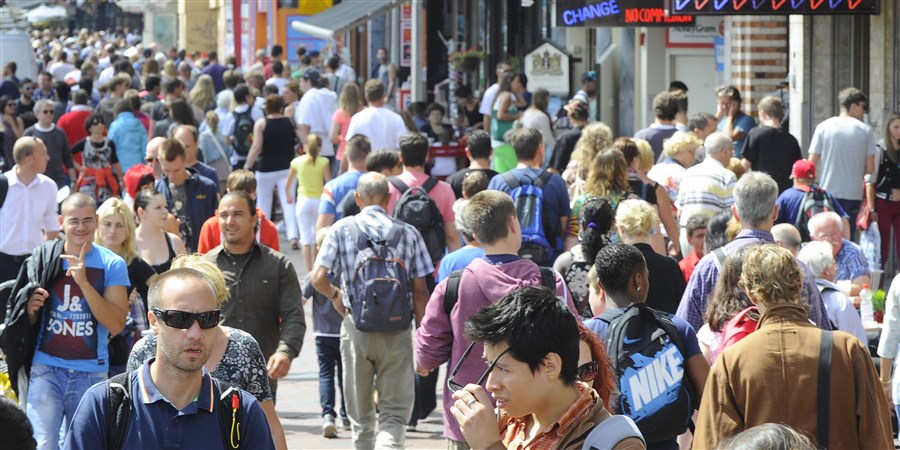 Drukke winkelstraat